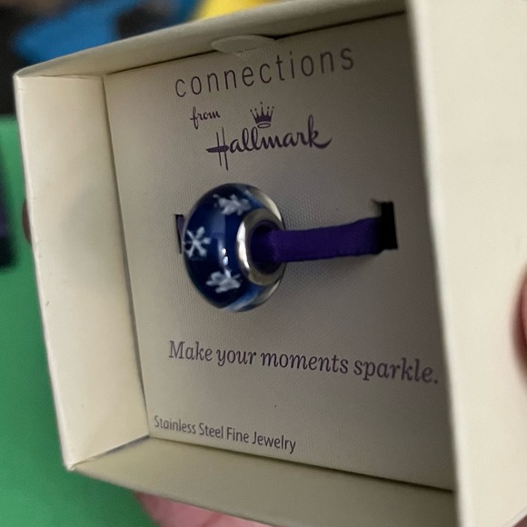 Hallmark Connections. Beautiful blue with white snow flakes charm. - Picture 2 of 4